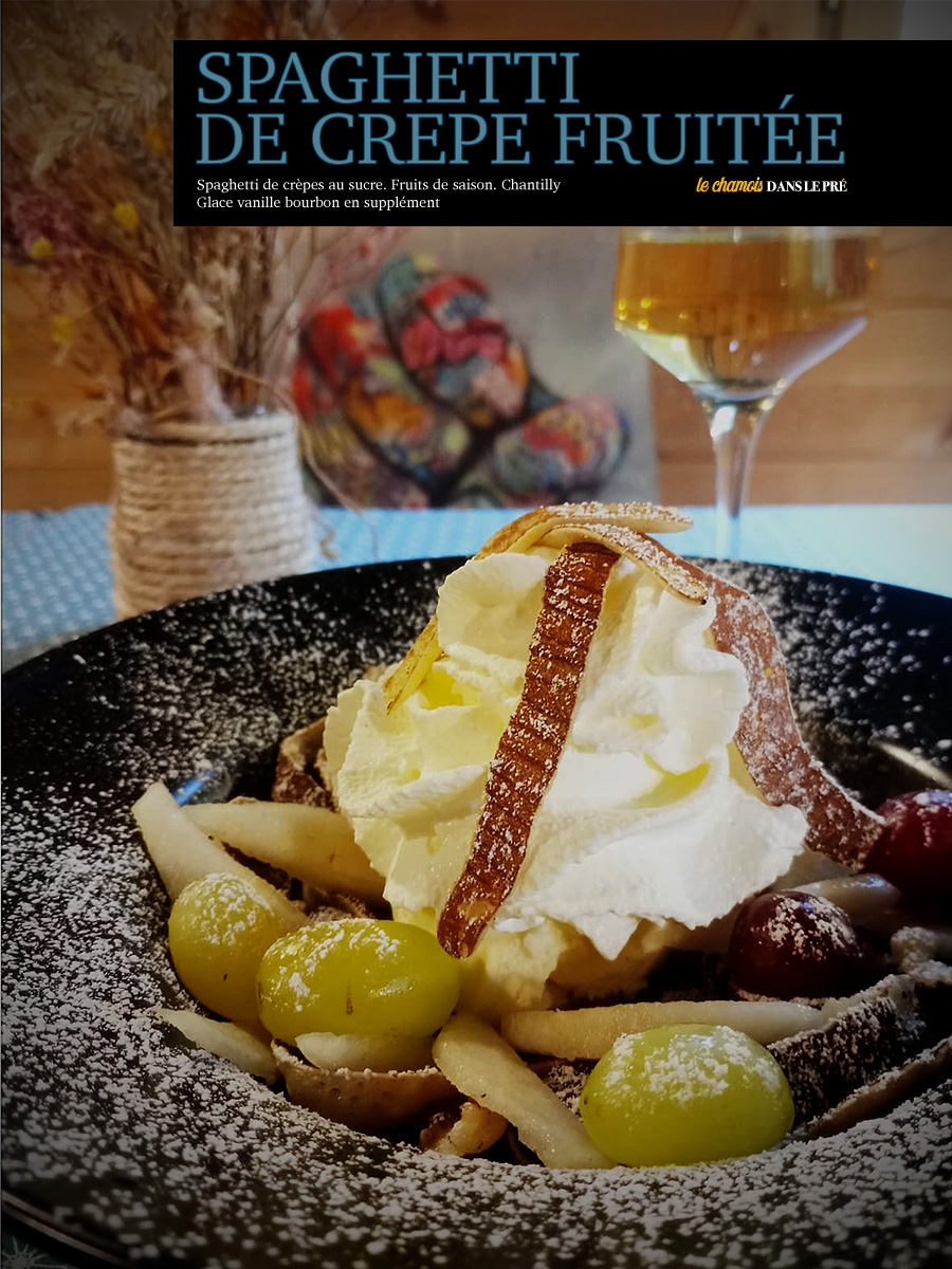 Hey l'épicurien(ne)
Comme promis voici le deuxième plat signature de la semaine.
Des spaghetti de crepe aux fruits du moment.
Comme me le disait encore hier soir nos testeurs officiels, "c'est un brin de fraicheur pour une fin de repas".
La cuisson en version spaghetti de la crèpe et les quelques plaisirs sucrés des fruits ... je te laisse imaginer les saveurs. Le tout avec un verre de cidre basque ??
viens vite !!
#restaurantjougne #gastronomie #lechamoisdanslepre #végétarien #crêpes #cidre